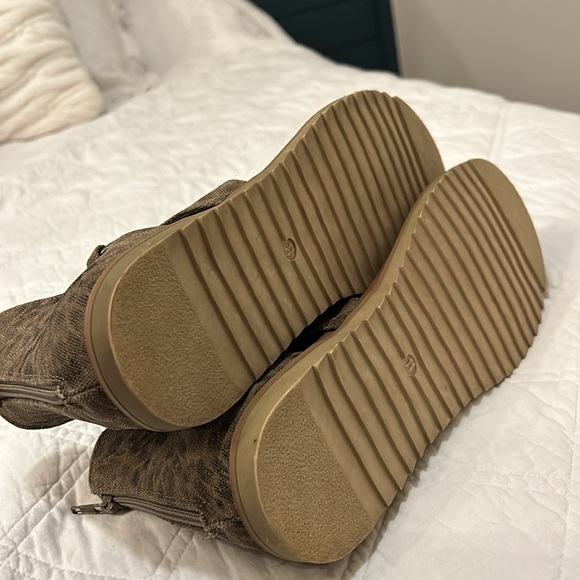 Very G Canvas Sandals - Picture 5 of 5